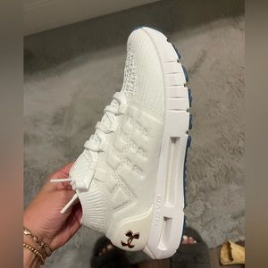 BRAND NEW UNDER ARMOR SNEAKERS
